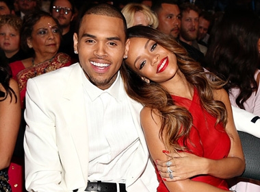 Rihanna và Chris Brown từng rất đắm đuối tại lễ trao giải Grammy hồi tháng 2. 