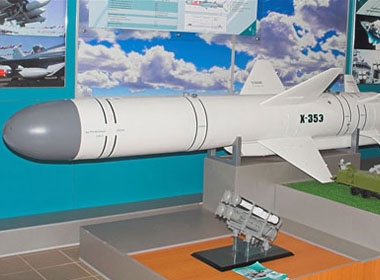 Tên lửa hành trình chống tàu cận âm Kh-35 Uran-E.