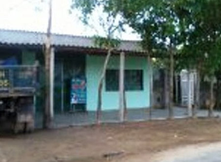 Căn ki ốt cắt tóc trước cửa nhà anh C. nơi xảy ra sự việc