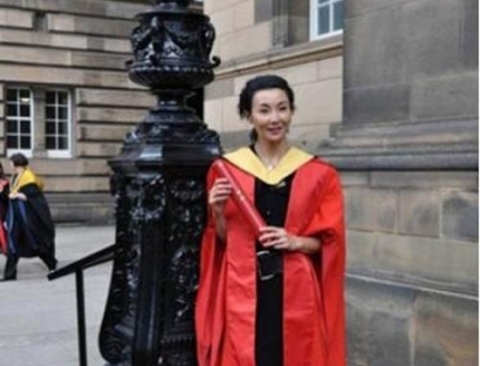  Trương Mạn Ngọc đã được trường đại học Edinburgh (Anh) trao bằng tiến sỹ danh dự