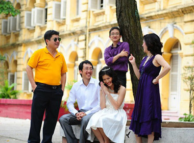 Ảnh cưới của con gái Chí Trung. 