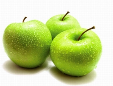Táo cóchứa nhiều vitamin C, nếu mỗi ngày bạn ăn một quả táo thì có thể loại bỏ những nếp nhăn