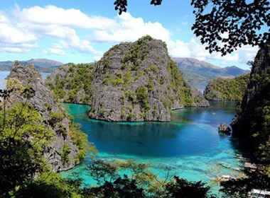 Philippines nổi tiếng với những bãi biển hoang sơ và thơ mộng