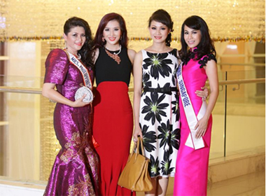 Á hậu Mrs World Thu Hương cùng các Lady rạng rỡ trong đêm hội “Shinning Beauty Night 2012” 