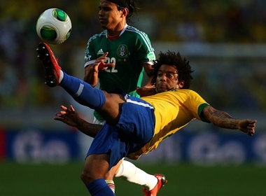 Brazil (vàng) có được thắng lợi thứ 2 ở Confed Cup 2013