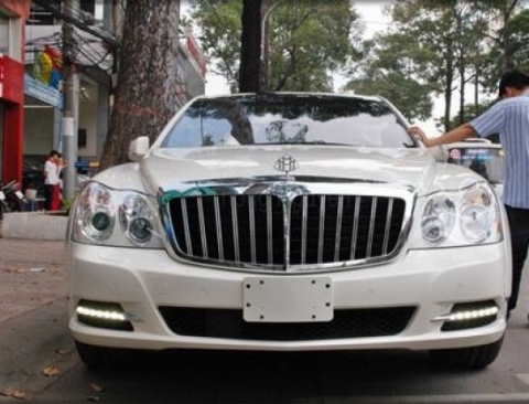 Siêu xe maybach 62s phiên bản có vách ngăn đầu tiên xuất hiện ở Tuyên Quang vào năm 2011 