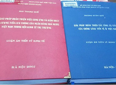 Bìa hai cuốn luận án tiến sĩ được lưu giữ ở Thư viện Quốc gia