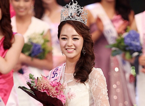  Yoo Ye Bin đăng quang Hoa hậu Hàn Quốc 2013. 
