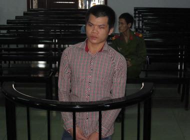 Bị cáo Nguyễn Quốc Trung trước vành móng ngựa.