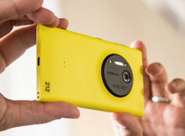 Chiếc Windows Phone Lumia vừa trình làng sở hữu camera cảm biến lên tới 41 megapixel với công nghệ gom điểm ảnh oversampling, gây ấn tượng về độ nét, khả năng xử lý màu, ánh sáng rất tốt.