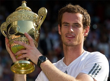 Murray với cúp vô địch Wimbledon