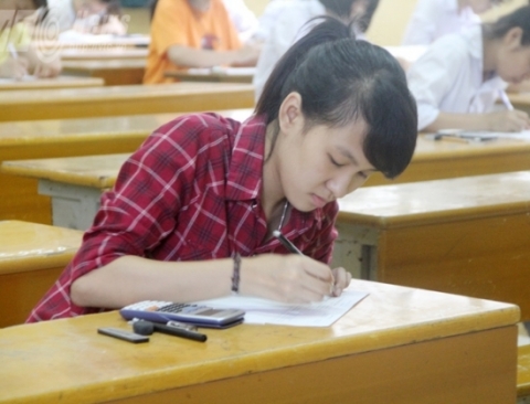 Thí sinh dự thi đại học năm 2013 