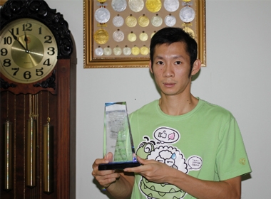 Tiến Minh với chức vô địch Mỹ mở rộng 2013 (Giải Mỹ mở rộng chỉ trao Cup tượng trưng thay cho chiếc Cup khủng của giải)