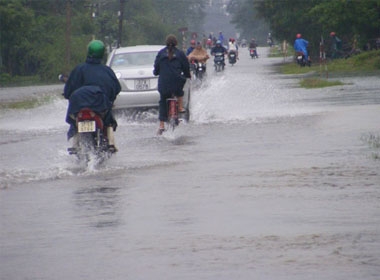 Mưa lớn gây khó khăn về giao thông