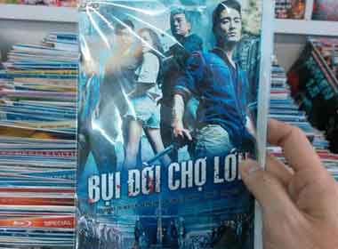 Phiên bản DVD lậu của Bụi đời Chợ Lớn đang được nhiều nơi bán với giá chỉ 10k.