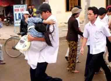 Thí sinh ngất do quá căng thẳng (Ảnh minh họa)