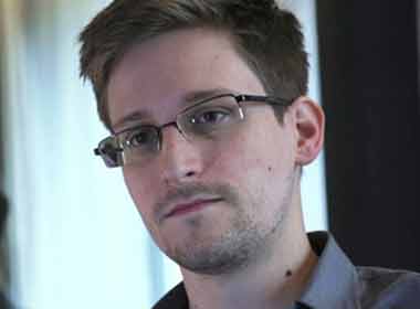 Cựu nhân viên tình báo Edward Snowden