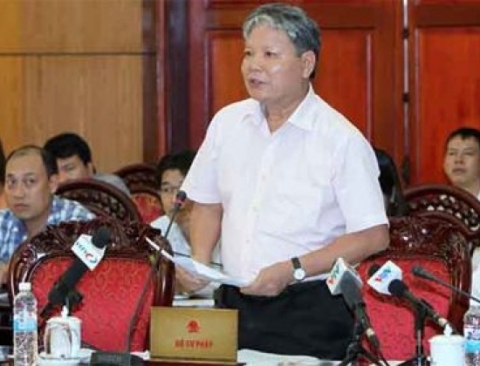 Bộ trưởng Bộ Tư pháp Hà Hùng Cường phát biểu tại phiên họp.