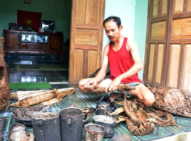 Ông Lâm bày tài sản của cha con “người rừng” và hét giá khủng với mọi người.