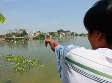 Nạn nhân là một trẻ sơ sinh bị giết chết rồi ném xác xuống đầm cá