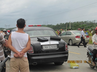 Chiếc siêu xe và hiện trường vụ tai nạn - Ảnh: N.Phê