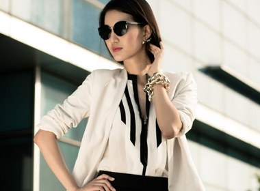 Một chiếc blazer cá tính và hợp mốt sẽ rất cần cho bạn thu này