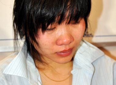 Chị Phạm Thị Thu khóc suốt vì tai nạn quá kinh hoàng