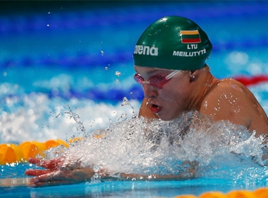 Ruta Meilutyte phá KLTG nội dung 50m bơi ếch