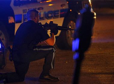 Cảnh sát vây bắt Francis Crowley. (Ảnh minh họa)