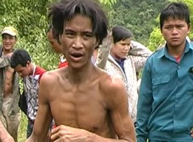 “Người rừng” Hồ Văn Lang (không mặc áo)