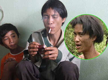 Cùng với trầu, thuốc lá là thứ khoái khẩu của anh Lang
