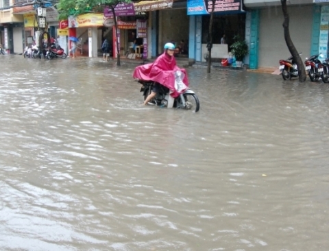 Dự báo trong hôm nay, các tỉnh miền Bắc tiếp tục có mưa vừa đến mưa to. Ảnh: Bạch Dương