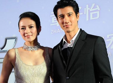 Chương Tử Di sánh đôi bên trai đẹp Vương Lực Hoành. 