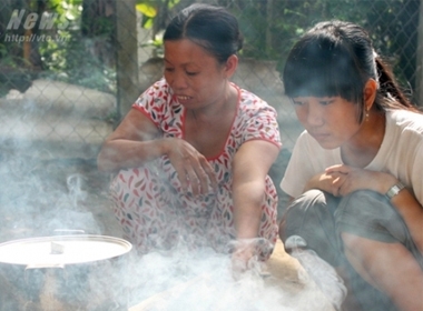 Cuộc sống của hai mẹ con Ô Xin đã bớt khó khăn khi có sự chung tay giúp đỡ của cộng đồng