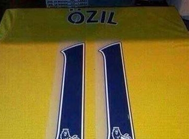  Mesut Oezil sẽ mang số áo 11?