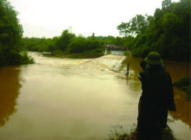 Hiện trường mực nước đập tràn Khe Ang