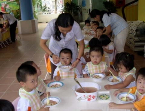   Đội ngũ làm công tác bảo mẫu không được hưởng bất kỳ chính sách gì - Ảnh minh họa