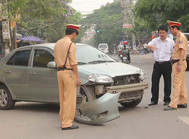 Bộ GTVT đề nghị trước mắt chỉ xử phạt đối với hành vi không chuyển quyền sở hữu phương tiện  theo quy định khi xảy ra tai nạn nghiêm trọng