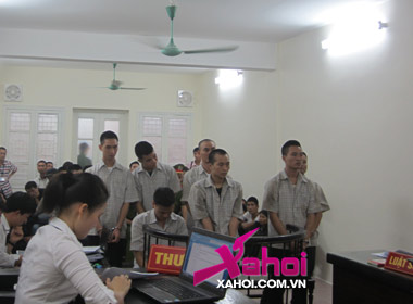 Quang cảnh phiên tòa sáng 6/9.