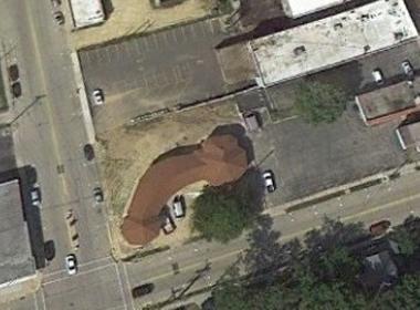 Nhà thờ hình dương vật  ở bang Illinois, nước Mỹ.