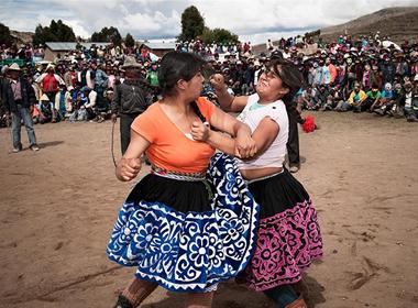 Đây là lễ hội đặc biệt của người Peru để tiễn đen đủi năm cũ, chào đón năm mới sắp đến. Khắp nơi diễn ra các cuộc hát hò, nhảy múa, ăn uống suốt ngày đêm.