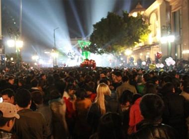 Khoảnh khắc đếm ngược sang năm mới.