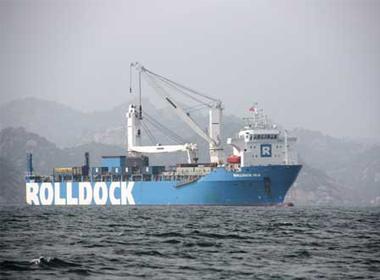 Tàu vận tải hạng nặng Rolldock Sea thuộc sở hữu Công ty Rolldock, có trụ sở tại Hà Lan