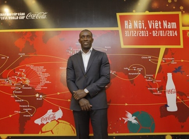 Dwight Yorke xuất hiện đầy bất ngờ