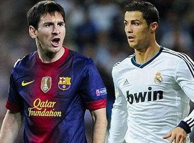 Messi (trái) có giá trị cao hơn nhiều so với Ronaldo