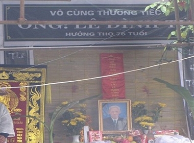 Tang lễ của ông Tứ