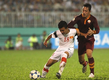 Điểm thua thiệt lớn nhất của U19 Việt Nam (áo trắng) so với U19 Nhật Bản là kinh nghiệm trận mạc.