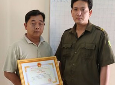 Anh Trần Văn Hiệp được nhận giấy khen 