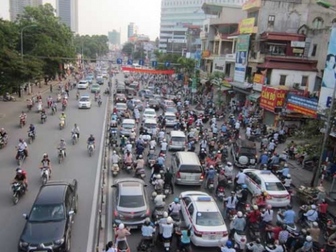 Ban ngày còn thế, sang đường mà nhá nhem tối, đường ít điện thì coi chừng, đừng có liều.