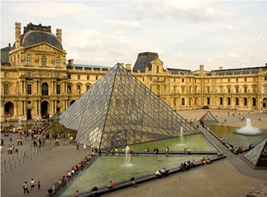 Louvre vẫn đứng đầu danh sách các viện bảo tàng thu hút khách nhiều nhất thế giới